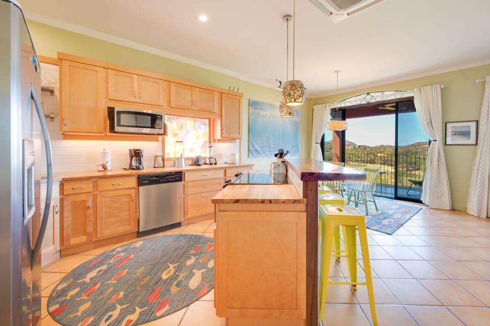 Large kitchen space for the chef of the group!