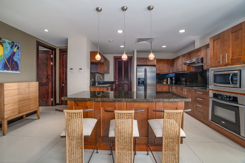 Beautiful and modern Kitchen bar