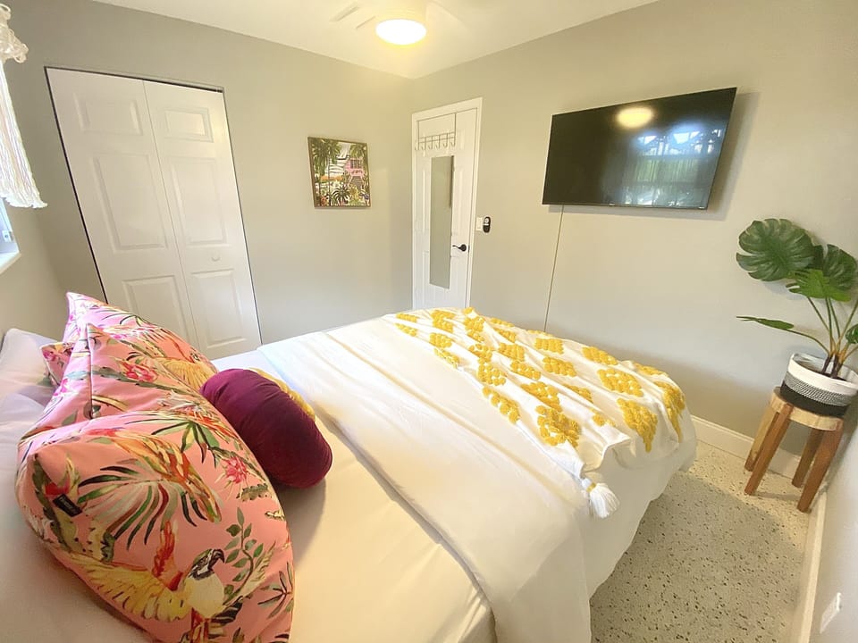 Bedroom 2
Sleeps 3; Queen bed and Full rollout