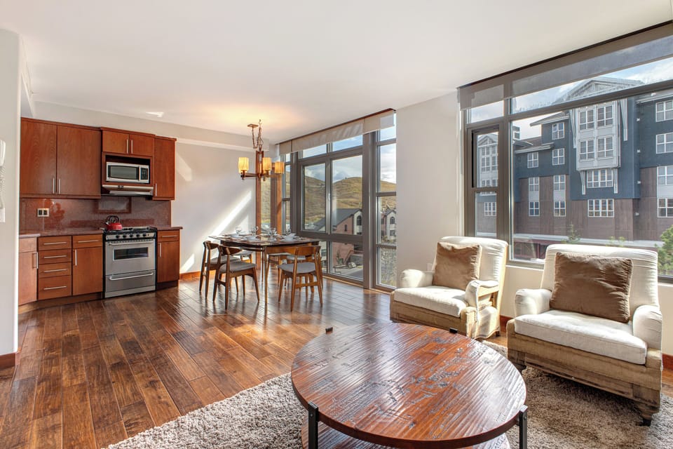 Lowell 402's open concept living room, dining area, and kitchen.