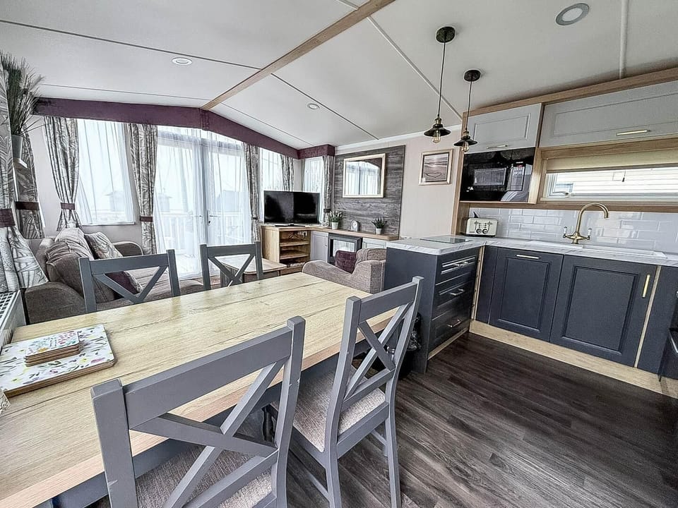 The adjacent dining table provides a dedicated space for everyone to gather and share a meal together.