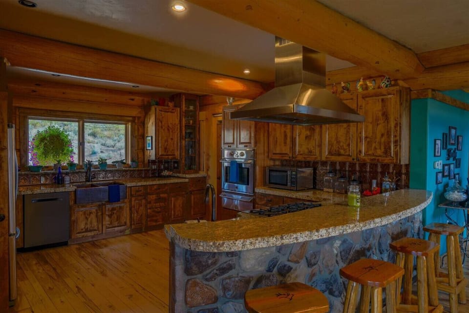 Gourmet Kitchen with Breakfast Bar
