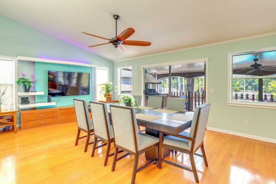 Dining Area | Dishes & Flatware Provided | Smart TV