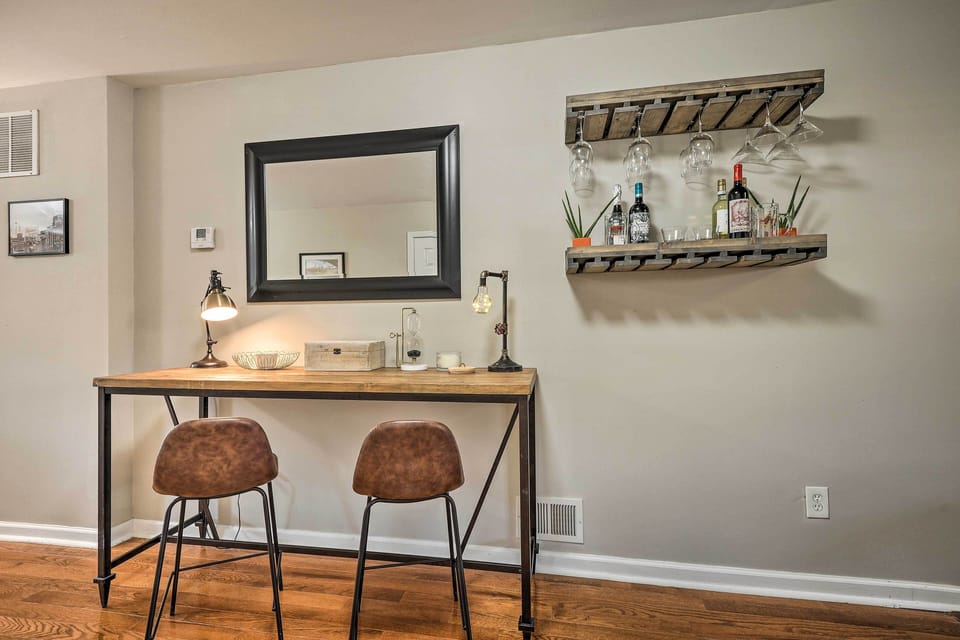 Desk / Wine Bar
