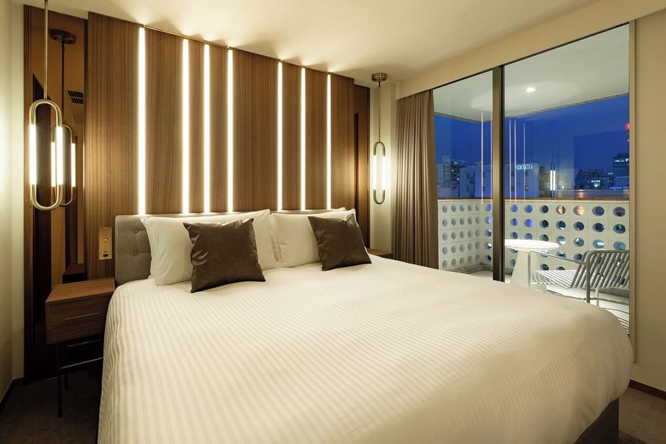 Deluxe King Riverside Balcony (Example)