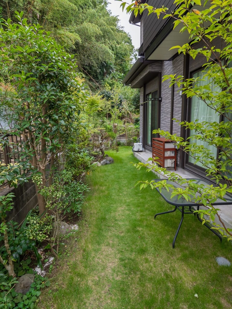 Not large but with garden and breakfast available (Gardens to Get Relaxed)