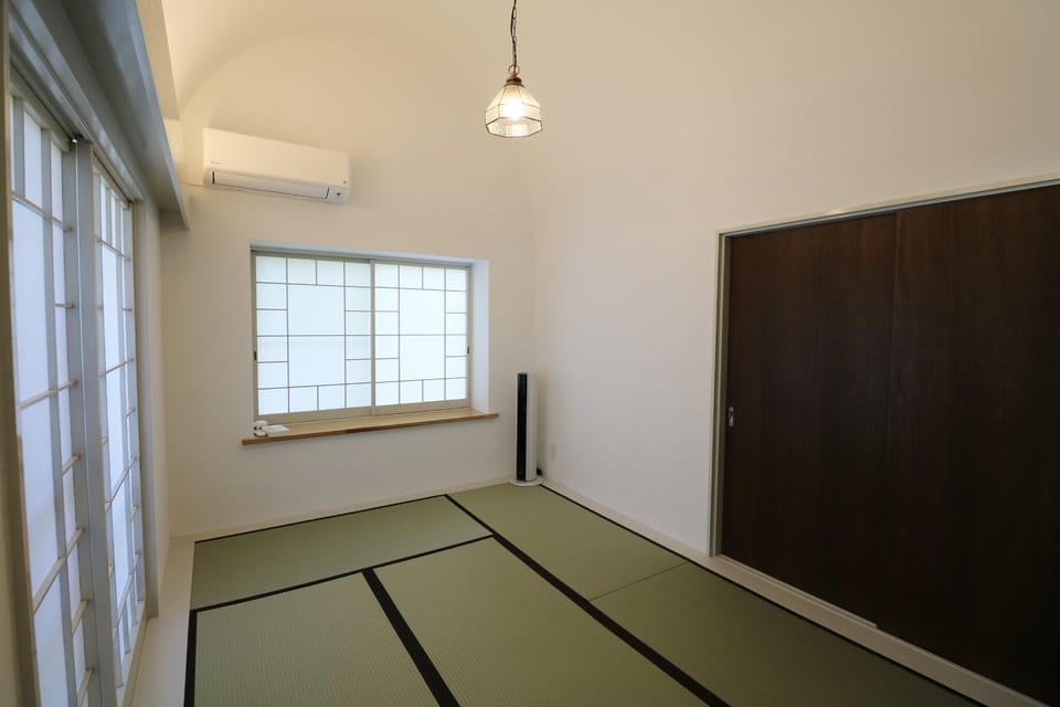 Bedroom 1: Futon