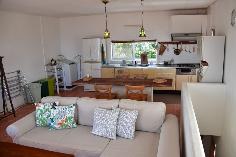 2nd floor living / kitchen