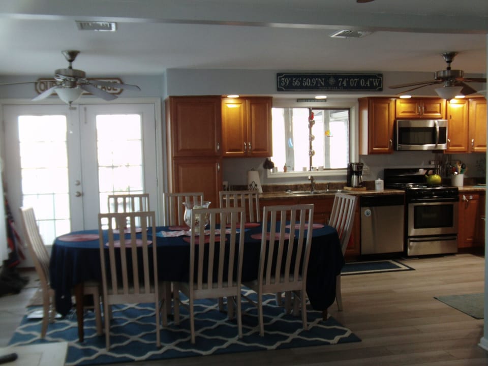 Dining Area & Kitchen