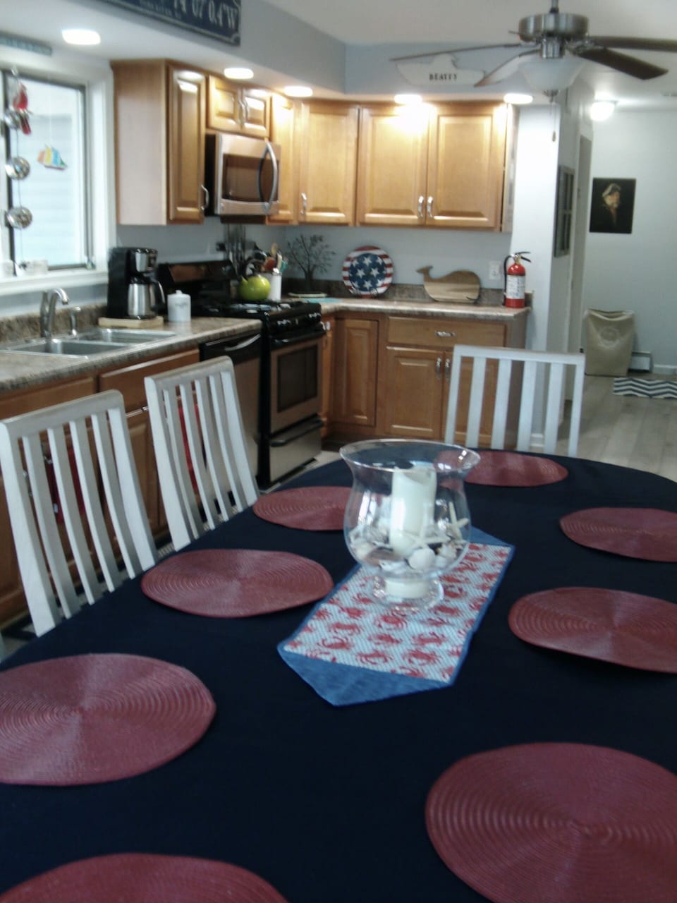 Dining Area & Kitchen