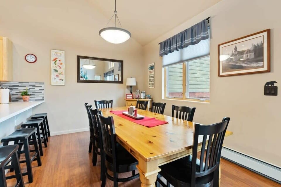 Dining area with seating for 8 and breakfast bar with 4 stools