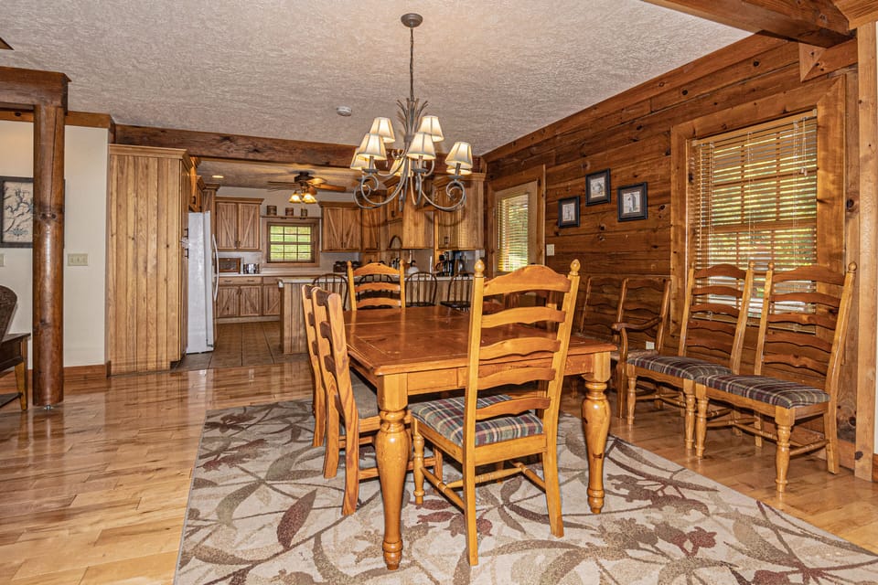 Dining Area - Seating for 8