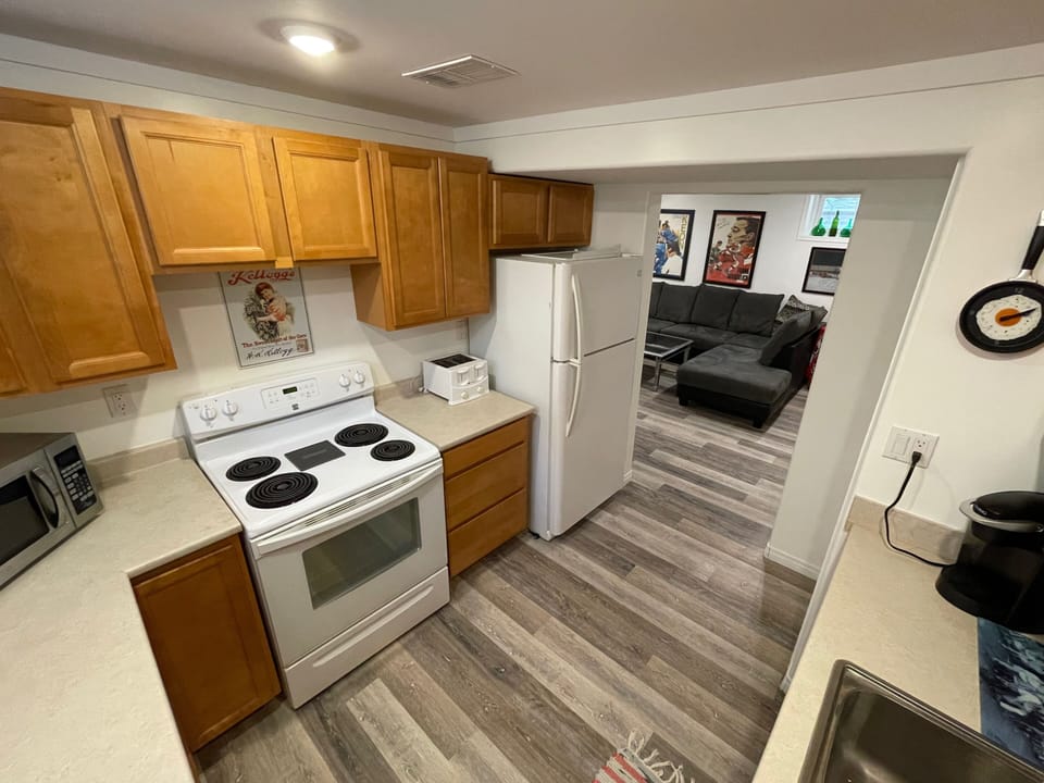 Full-size fridge, stove, microwave, toaster, coffee maker, the works.