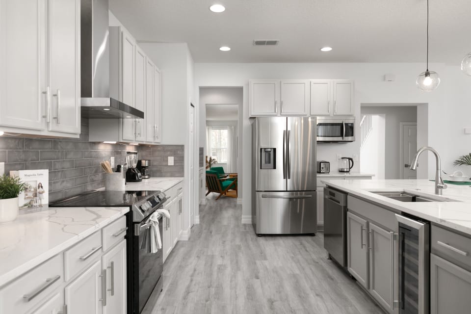 Beautiful open concept kitchen: All essentials for your favorite dishes.