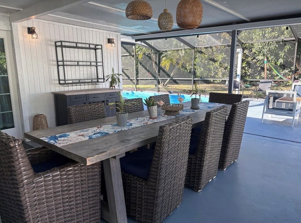 Outdoor dining