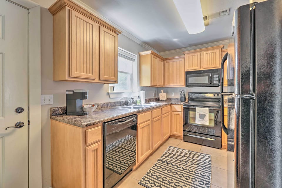 Kitchen | Keurig Coffee Maker w/ K-Cups