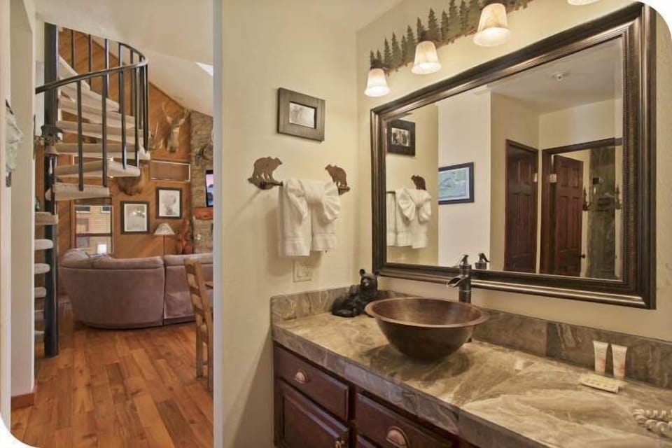 Full bathroom off living area