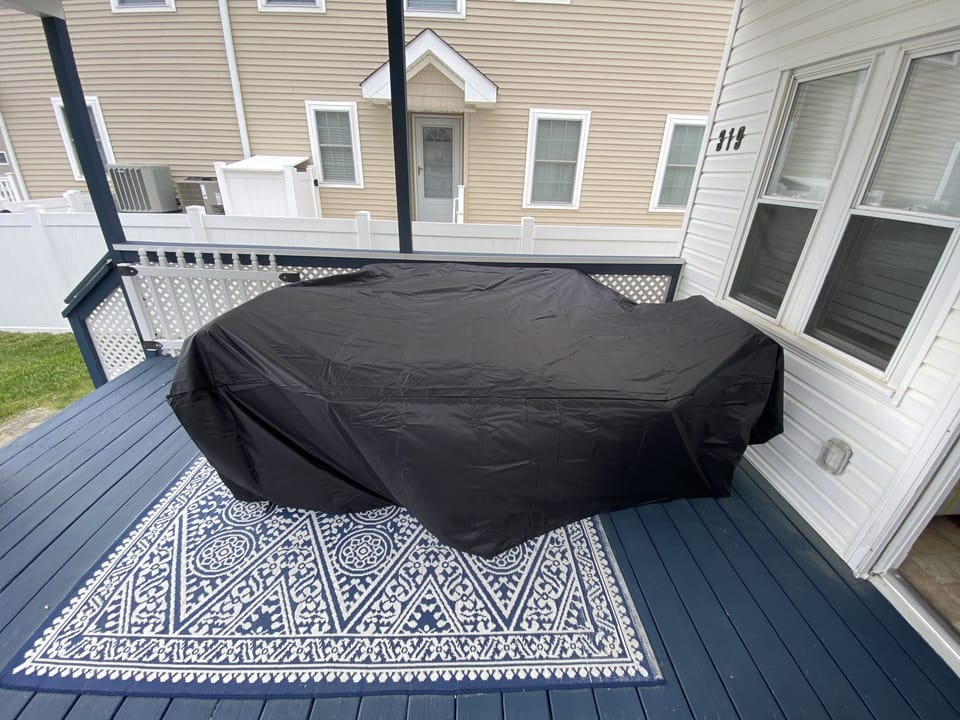 Covered outdoor dining set for 6 people