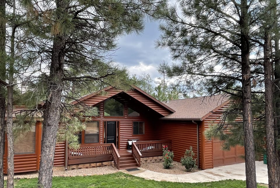 Welcome to Boho Show Low! Surrounded by open lots on all sides, nestled in trees