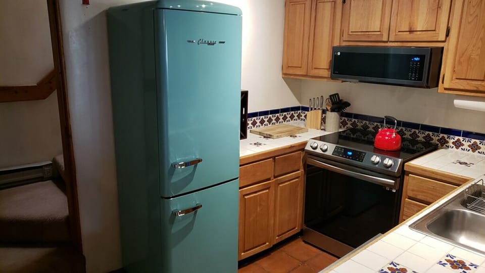 Kitchen - Fridge & Range/Oven