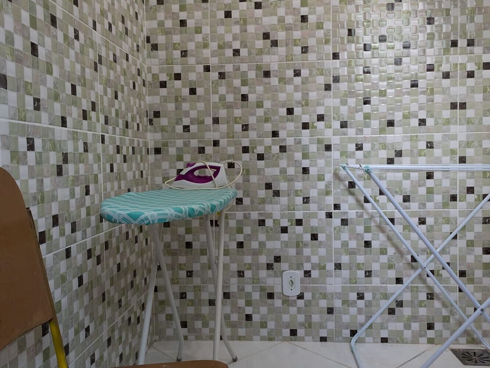 Para te atender melhor, oferecemos tábua e ferro de passar roupas 
