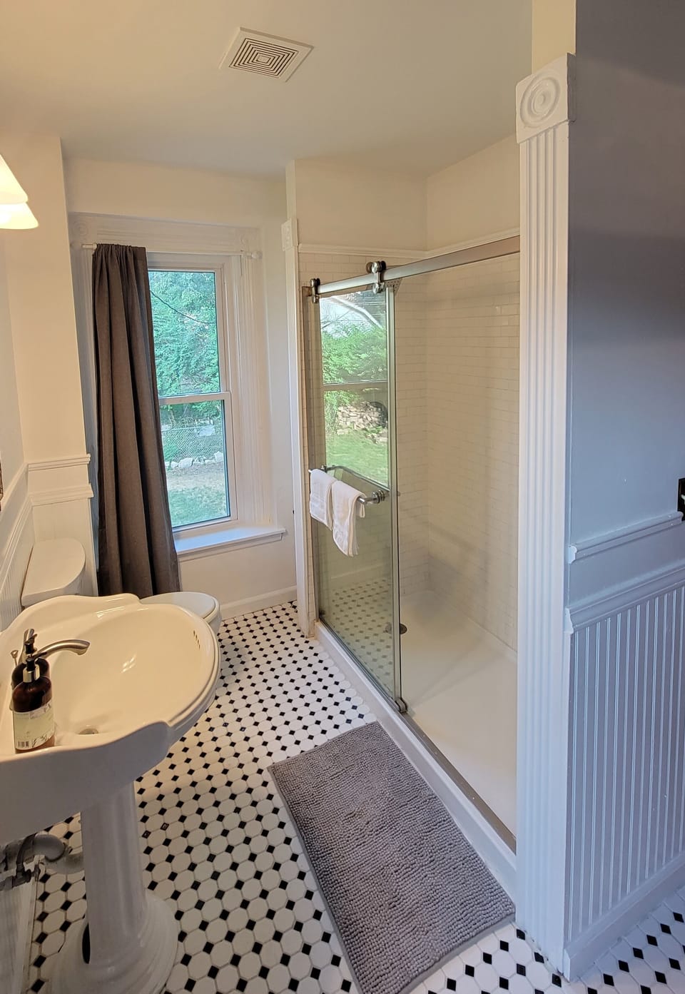 Shower & Toilet