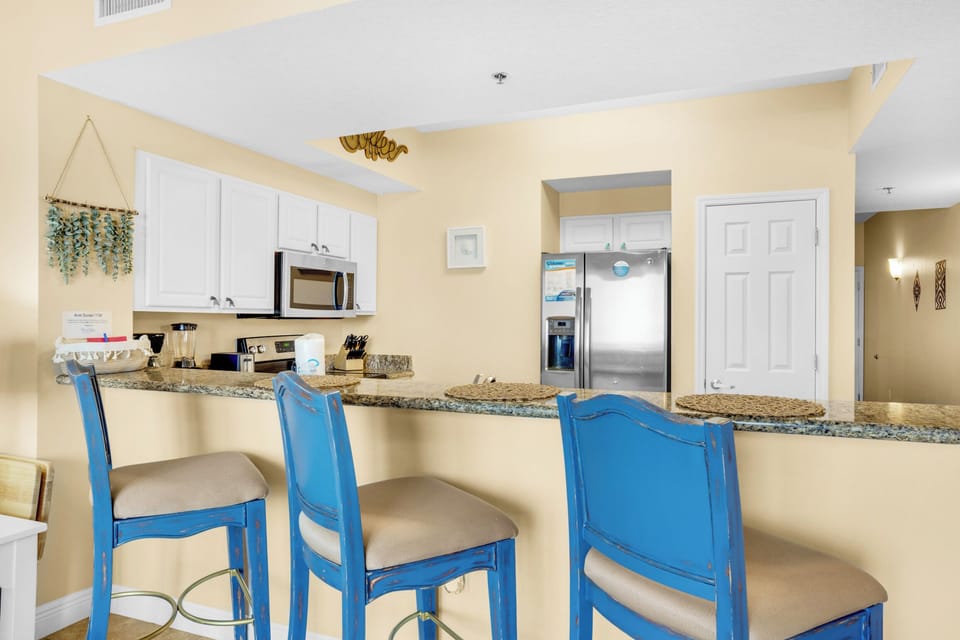 Eat-in bar seating