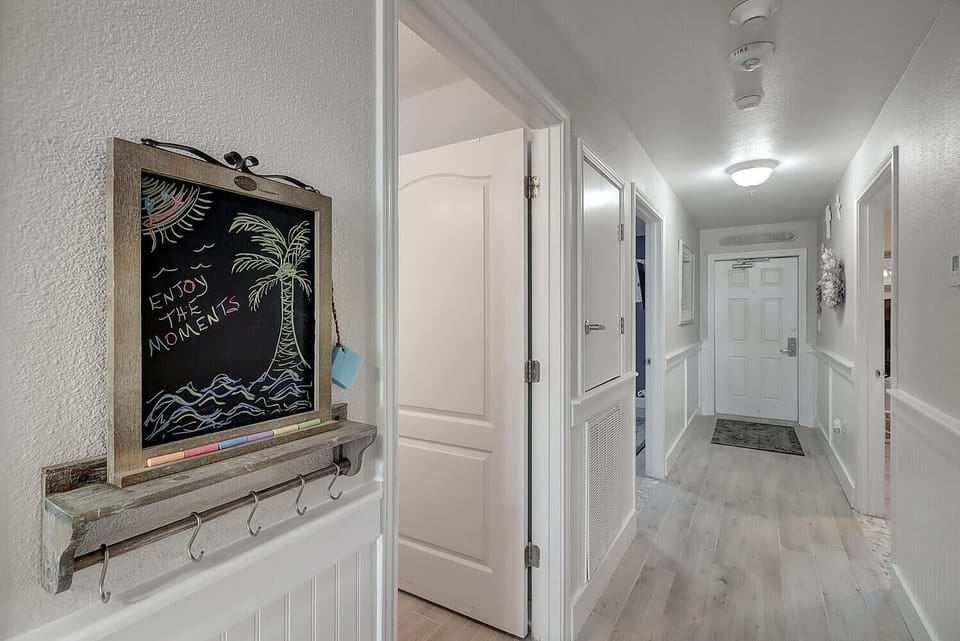 Hall way to entrance - Hall way to entrance