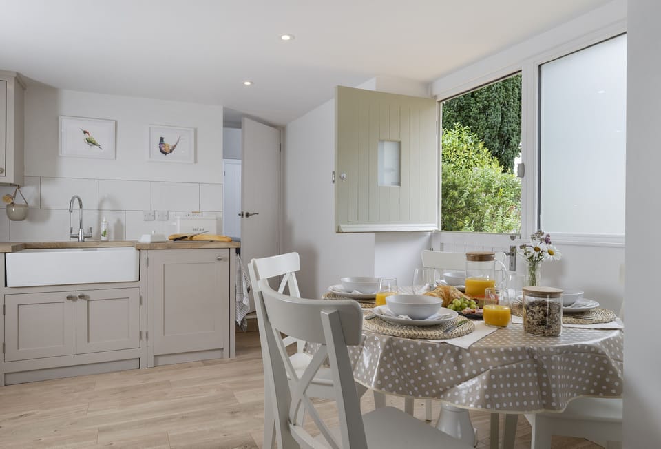 Ground floor: Kitchen with stable door leading out to the pretty gravelled area