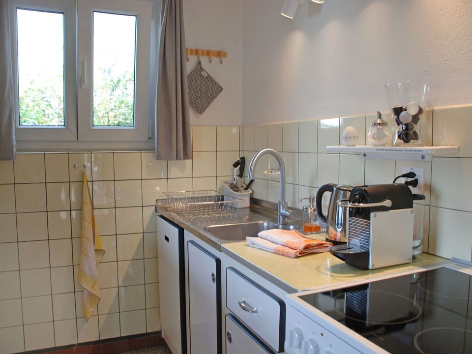 Countertop, Room, Property, Kitchen, Furniture, Cabinetry, Sink, Interior Design, Building, Floor