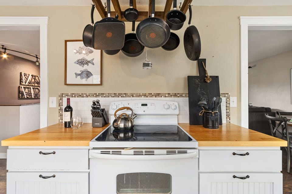 Fully-equipped Kitchen | Perfect for cooking family dinner!