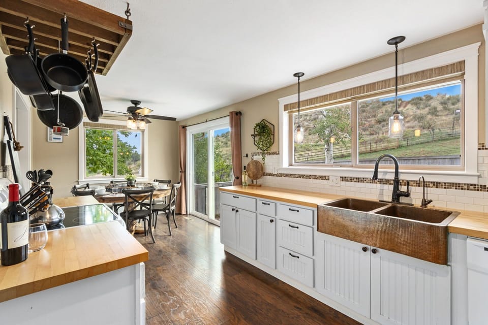 Kitchen and Dining Area with Mountain Views | Easy access to the back patio!
