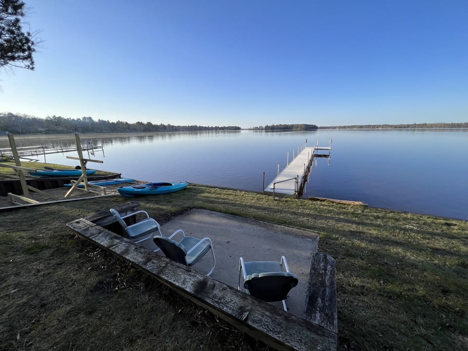 60 ft. of dock, room for multiple boats, has mooring whips for 1 boat