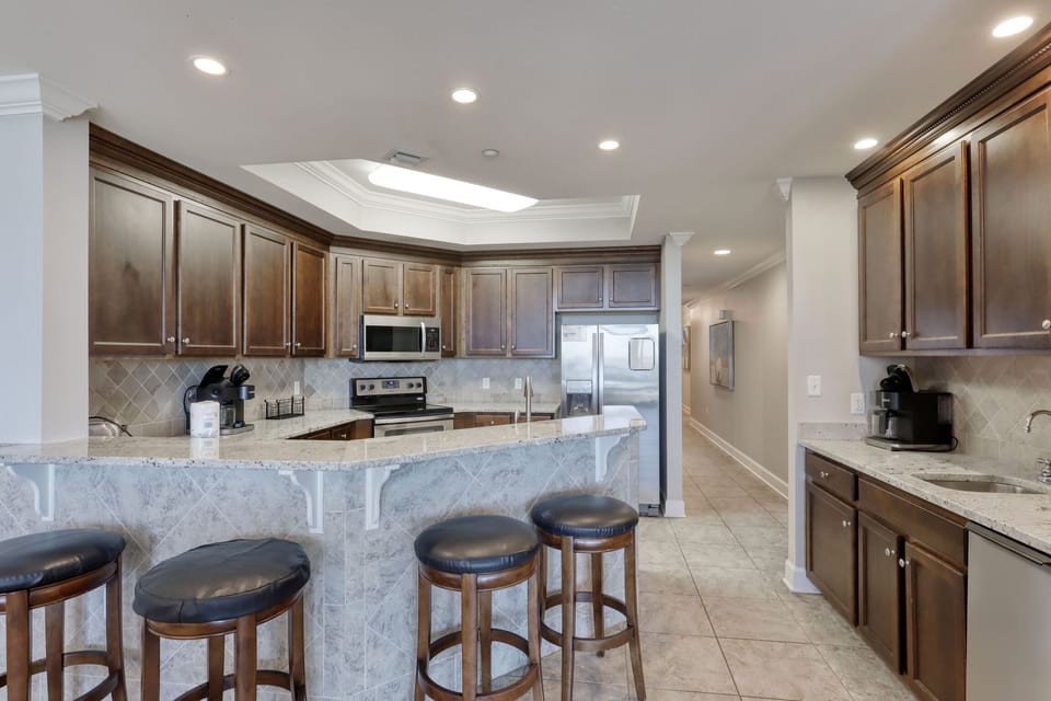 Phoenix West II 2315, 3 Bedroom 4 Bathroom. 23rd Floor. North Views Sleeps 10. Managed by Island Rentals