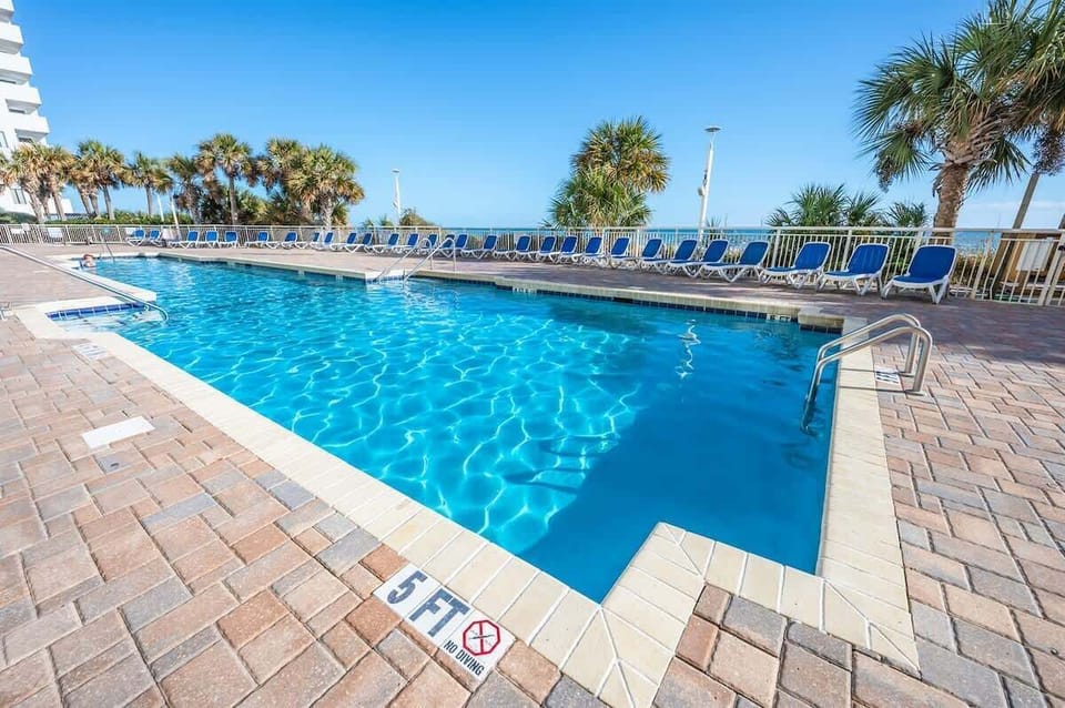 Amazing Oceanside Pools