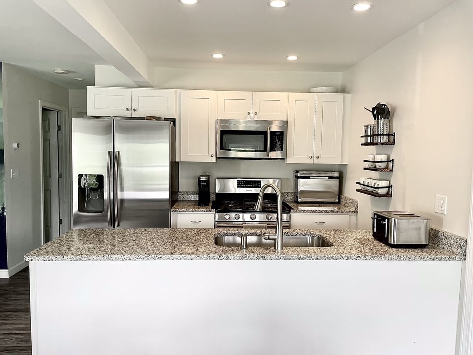 Fully equipped kitchen.