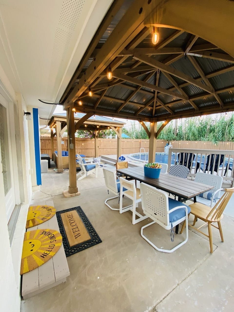 Outdoor dining
