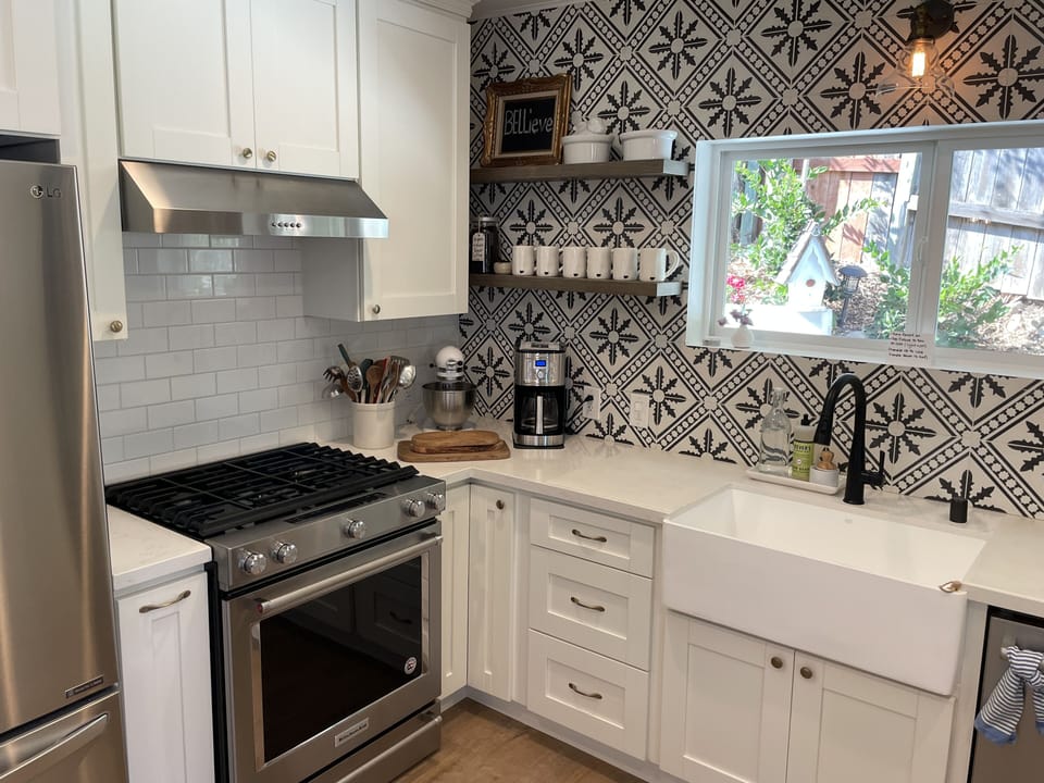 Kitchen - Spacious, fully stocked, microwave, dishwasher, filtered water & ice