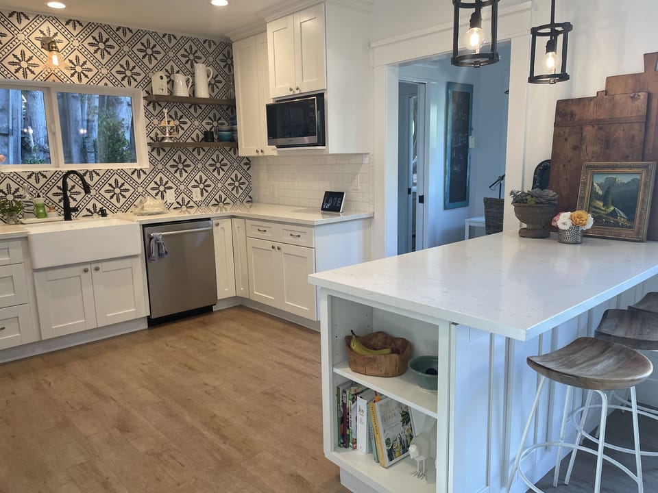 Kitchen - Spacious, fully stocked, microwave, dishwasher, filtered water & ice
