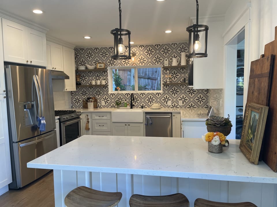 Kitchen - Spacious, fully stocked, microwave, dishwasher, filtered water & ice