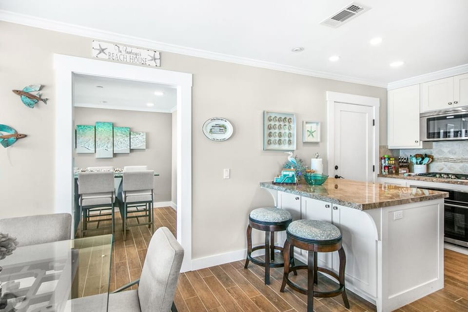 150MT - Into Dining Room
