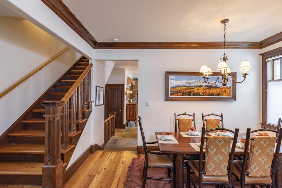 3.2-telluride-heritage-house-dining-room-stairs