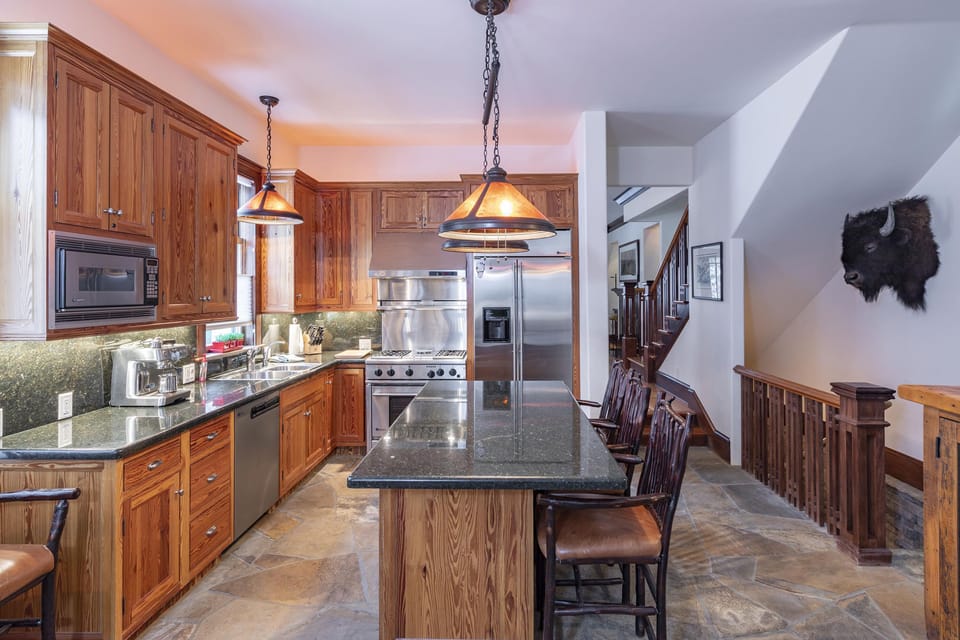 4.0-telluride-heritage-house-kitchen
