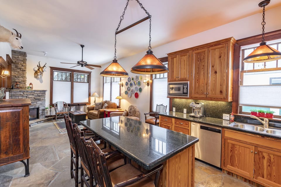 4.1-telluride-heritage-house-kitchen-2