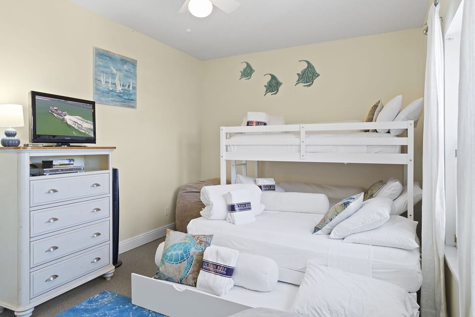 22-Emerald-Dunes-504-Bunks