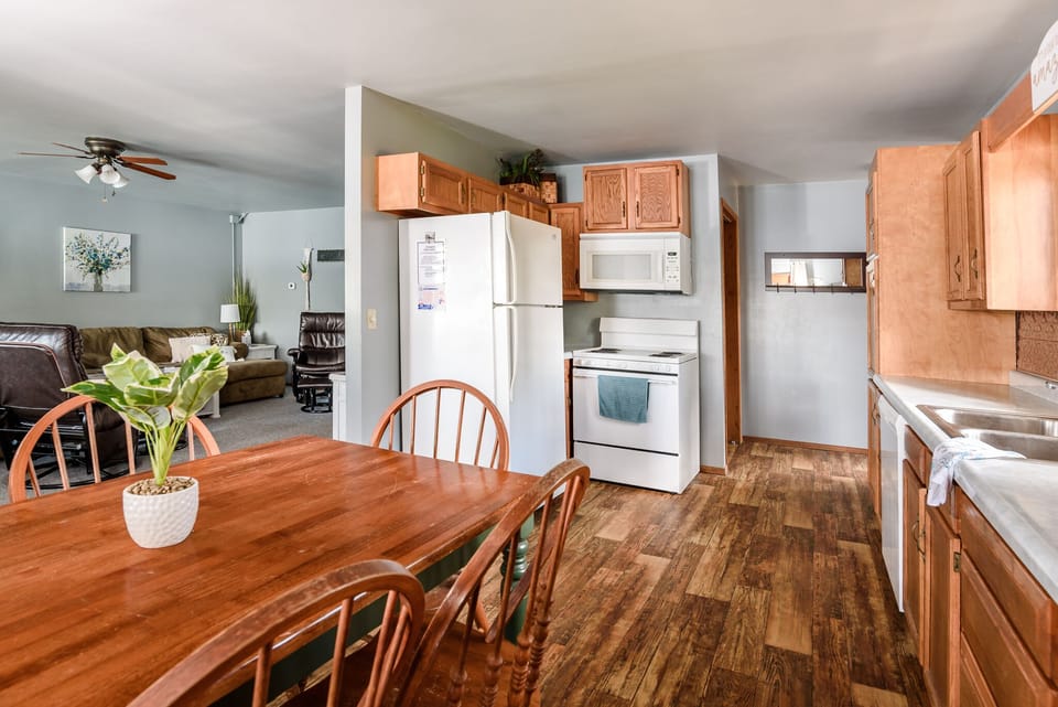 Main cottage kitchen 
