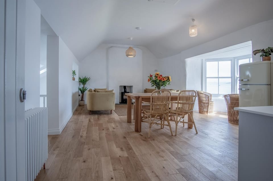 Brook Cottage - 7 Bedroom Cottage - Dale (5811)