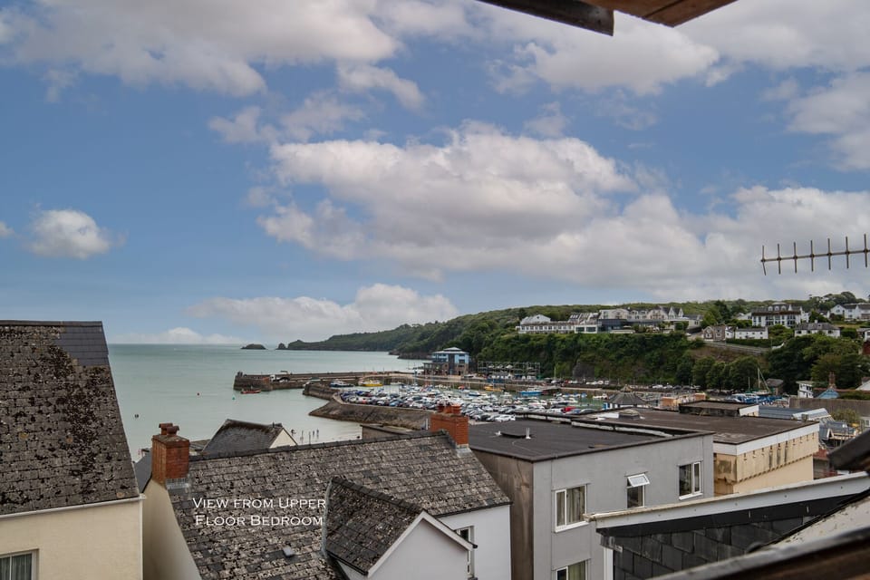 Beautiful Cottage, Stone Throw from Beach, Wonderful Sea Views