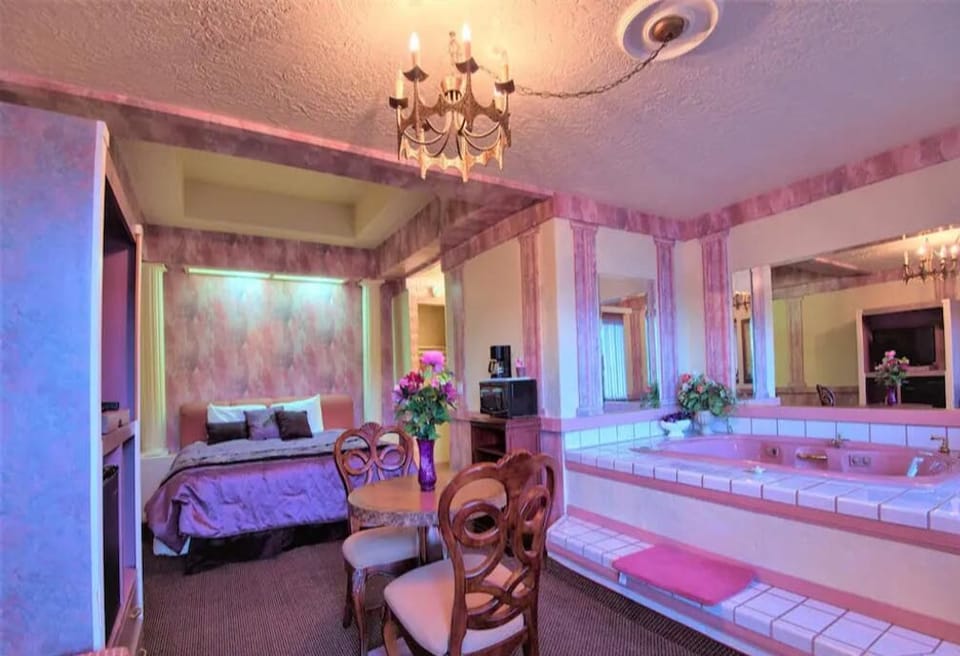 1 King Bed Jetted Tub Non-Smoking(Theme2 -Persian ,Roman, or Oriental Theme) image 5