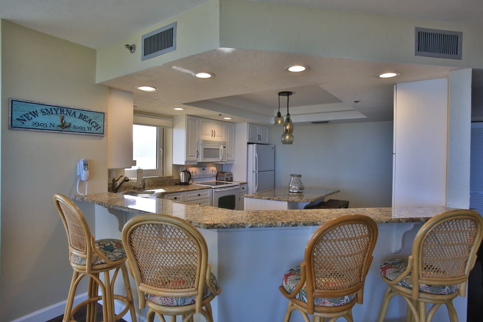 Kitchen bar